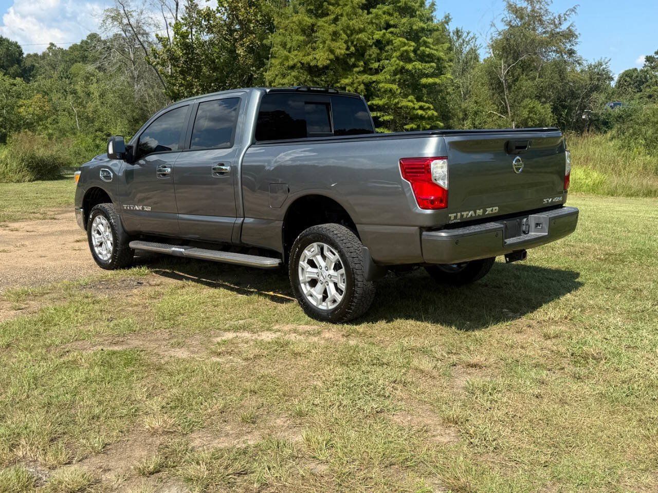Used 2017 Nissan Titan SV AWD/4WD image 3