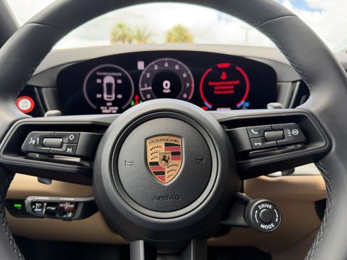 Certified 2025 Porsche Cayenne Coupe AWD/4WD image 38