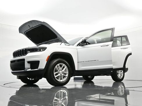 New 2025 Jeep Grand Cherokee L Laredo image 51
