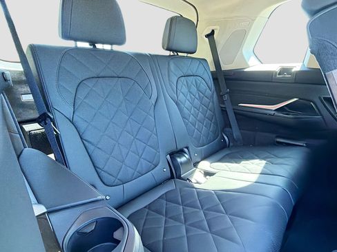 Used 2024 BMW X7 xDrive40i image 21