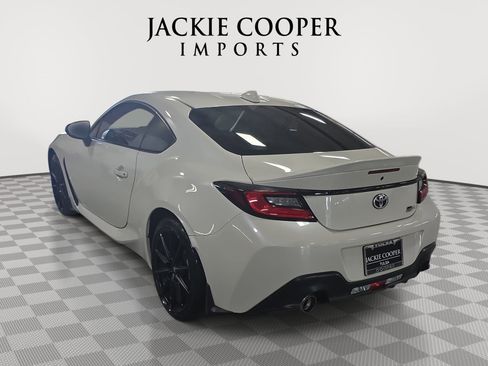 Used 2024 Toyota GR86 Premium RWD image 7