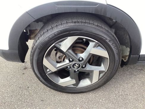 Used 2024 Hyundai Venue SEL FWD image 8