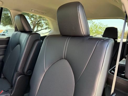 Used 2025 Toyota Grand Highlander AWD image 19