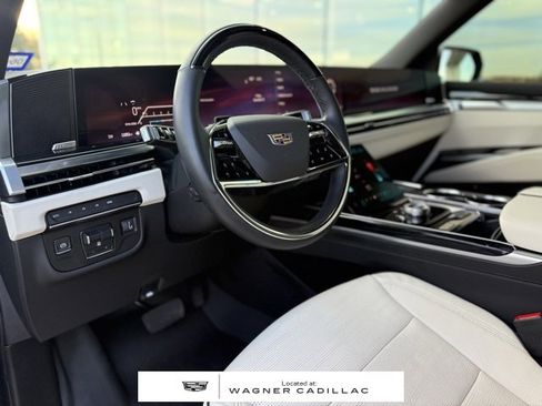 Used 2025 Cadillac Escalade Sport w/ LPO, ONYX Package image 9