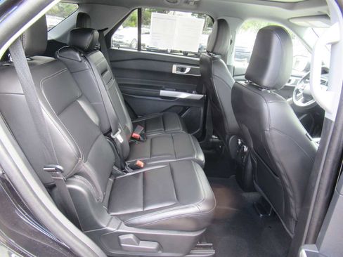 Used 2022 Ford Explorer XLT w/ Equipment Group 202A image 20
