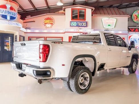 Used 2022 Chevrolet Silverado 3500 LT w/ Convenience Package image 3