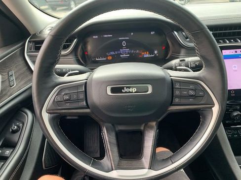 Used 2022 Jeep Grand Cherokee L Limited w/ Black Appearance Package image 25