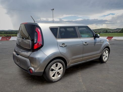 Used 2016 Kia Soul FWD image 2
