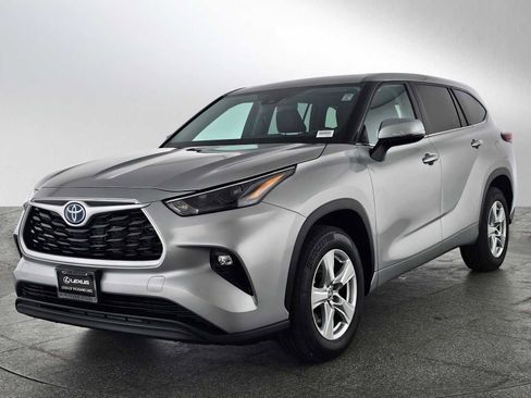 Used 2024 Toyota Highlander LE image 7