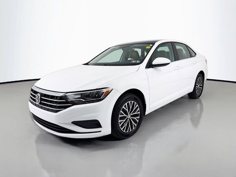 Used 2020 Volkswagen Jetta SE w/ SE Cold Weather Package image 3