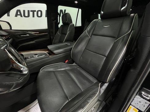 Used 2021 Cadillac Escalade Premium Luxury AWD/4WD image 13