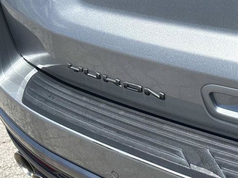 Used 2023 GMC Yukon XL AT4 AWD/4WD image 6