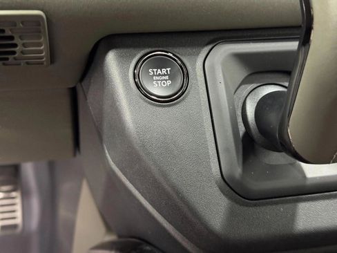 Used 2025 Land Rover Defender 110 image 28
