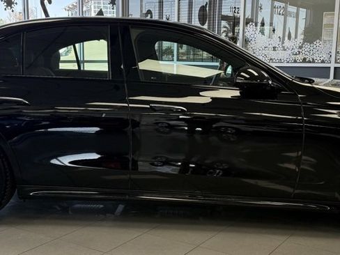 Used 2025 Mercedes-Benz E 350 Sedan image 3