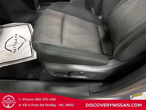 Certified 2025 Nissan Rogue SV AWD/4WD image 12