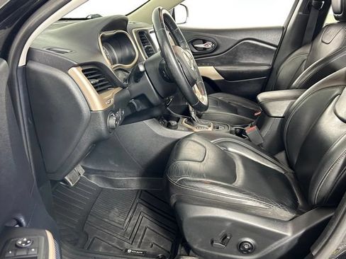 Used 2018 Jeep Cherokee Limited AWD/4WD image 17
