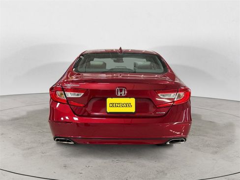Used 2018 Honda Accord Touring image 4
