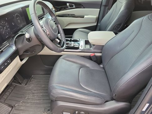 Used 2024 Kia Carnival SX Prestige FWD image 3