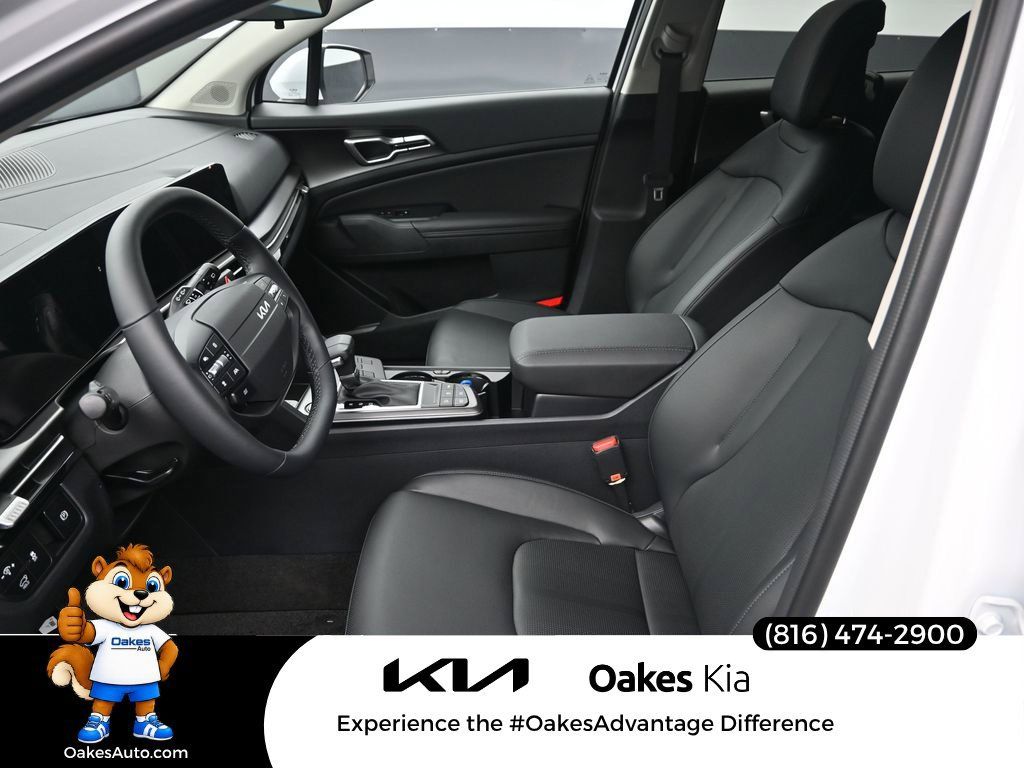 Certified 2026 Kia Sportage EX w/ EX Panorama Roof Package FWD image 13