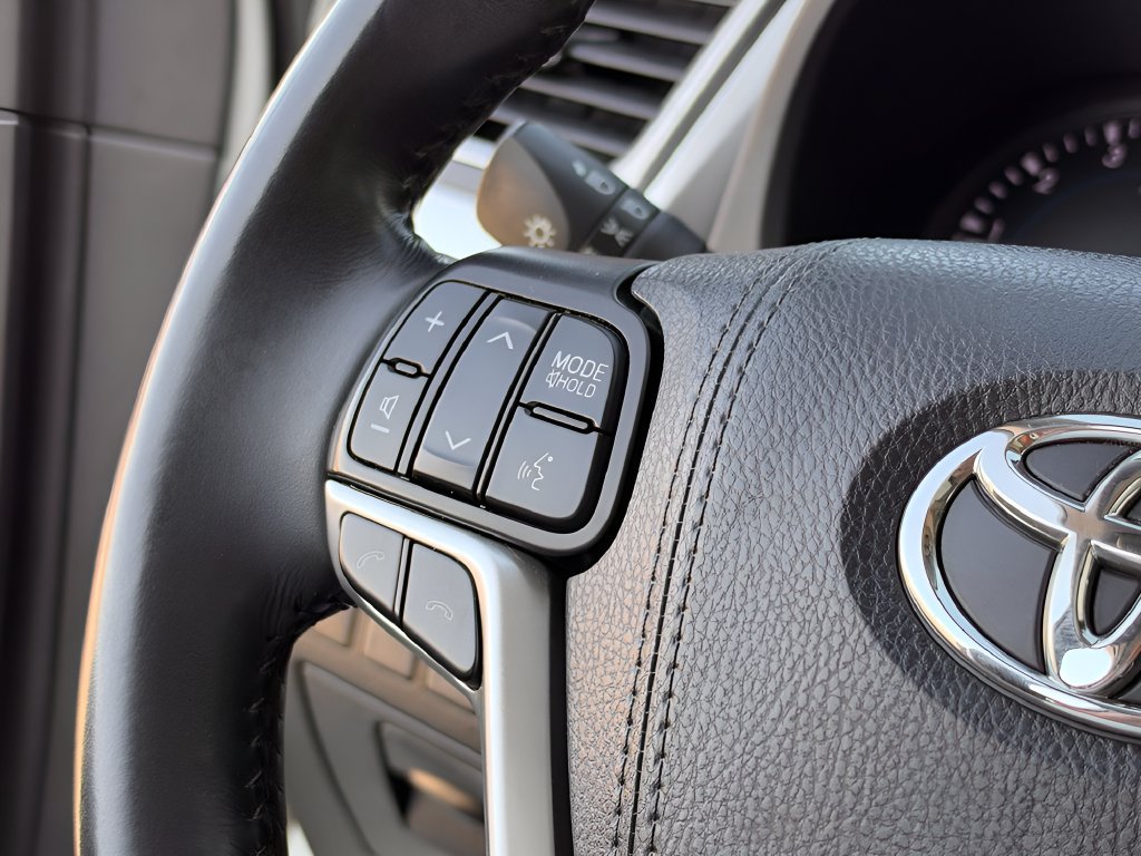 Used 2019 Toyota Highlander XLE AWD/4WD image 27