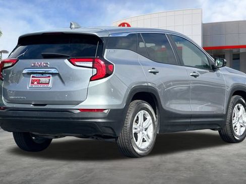 Used 2024 GMC Terrain SLE FWD image 4