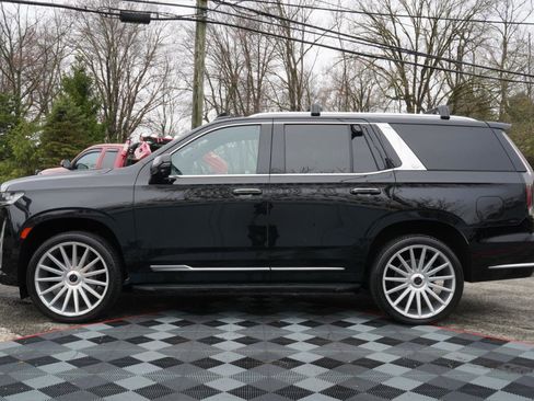 Used 2022 Cadillac Escalade Luxury AWD/4WD image 11