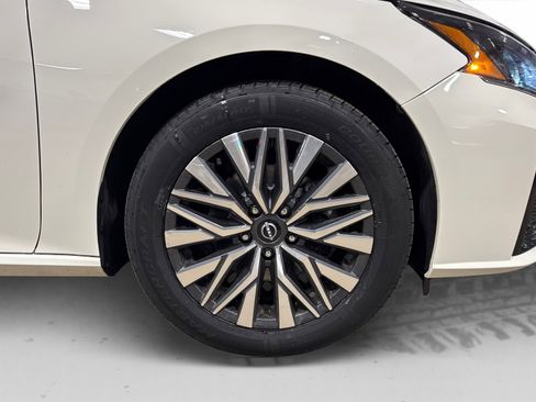 Used 2025 Nissan Altima 2.5 SV image 46