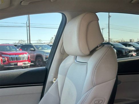 Used 2023 Genesis GV70 2.5T w/ Select Package image 14