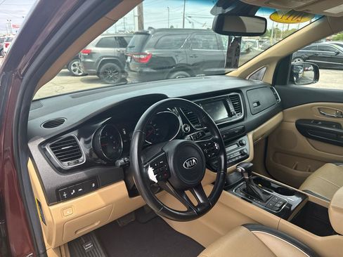Used 2017 Kia Sedona EX FWD image 11