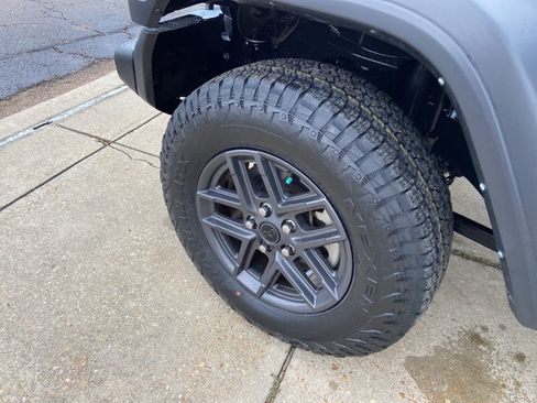 Used 2024 Jeep Wrangler Unlimited Sport AWD/4WD image 25