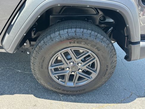 Used 2024 Jeep Wrangler Unlimited Sport AWD/4WD image 22