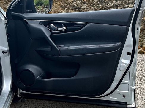 Used 2017 Nissan Rogue Sport SL w/ SL Premium Package image 18