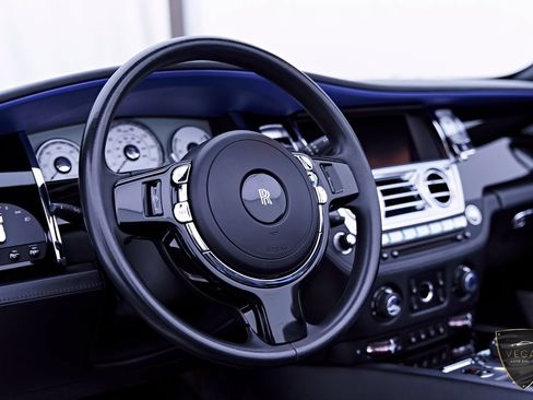 Used 2019 Rolls-Royce Dawn RWD image 49