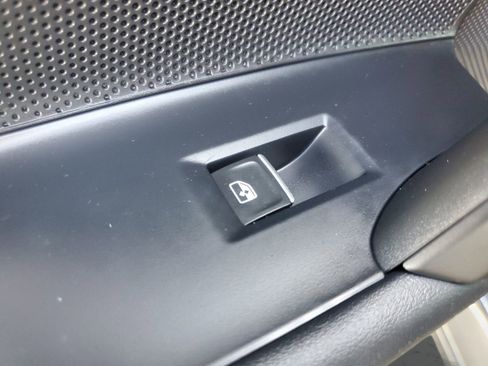 Used 2025 Audi Q5 Premium w/ Convenience Package image 18