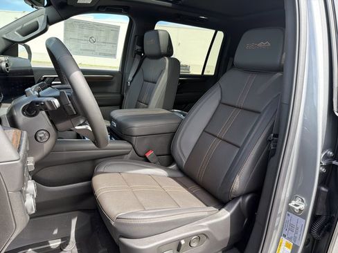 New 2026 Chevrolet Suburban High Country w/ Sun And Tow Package AWD/4WD image 13