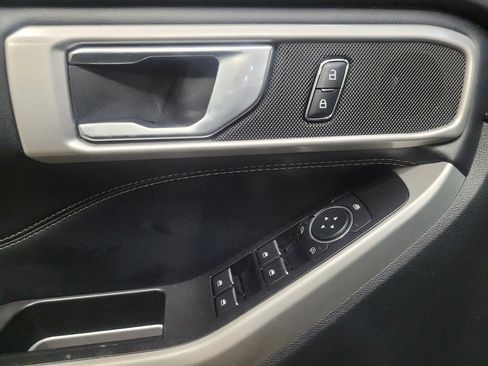 Used 2022 Ford Explorer XLT AWD/4WD image 27