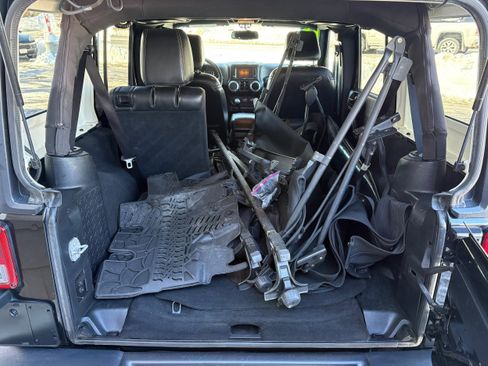 Used 2016 Jeep Wrangler Unlimited Rubicon AWD/4WD image 17