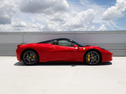 Used 2015 Ferrari 458 Spider RWD image 3