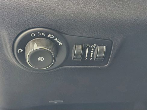 Used 2025 Jeep Compass Limited AWD/4WD image 11