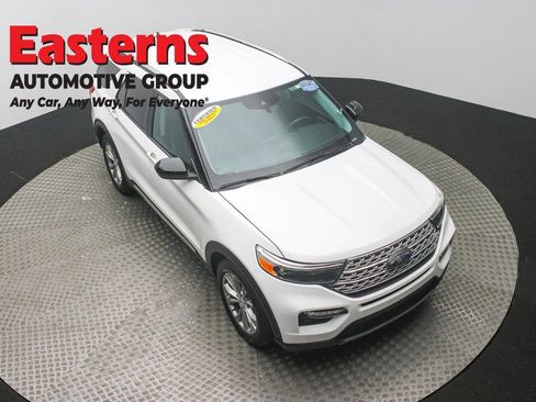 Used 2023 Ford Explorer Limited image 3