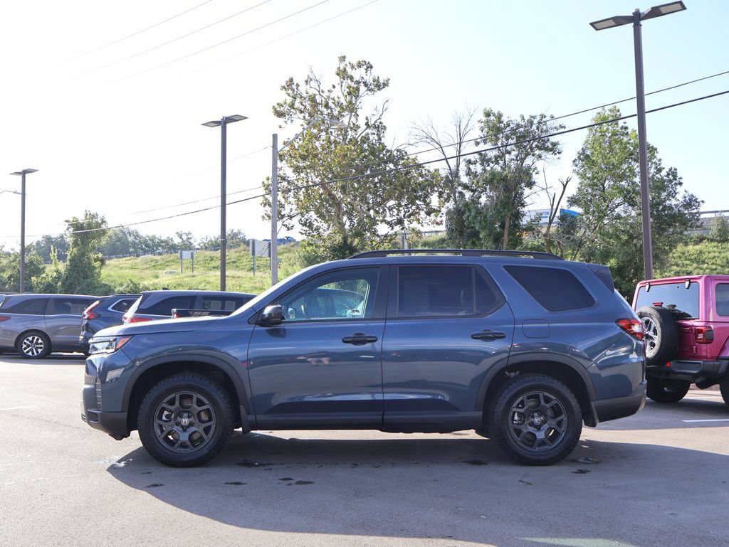 Certified 2026 Honda Pilot TrailSport image 4