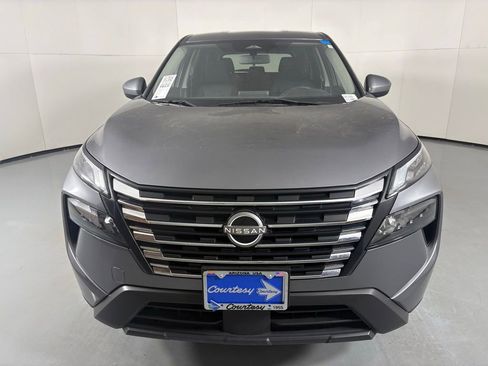 Used 2024 Nissan Rogue SV image 4