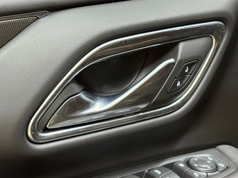 Used 2023 GMC Yukon AT4 w/ AT4 Premium Package image 24