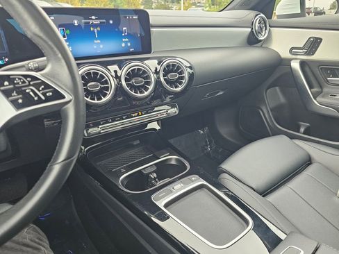 Used 2025 Mercedes-Benz CLA 250 4MATIC image 30