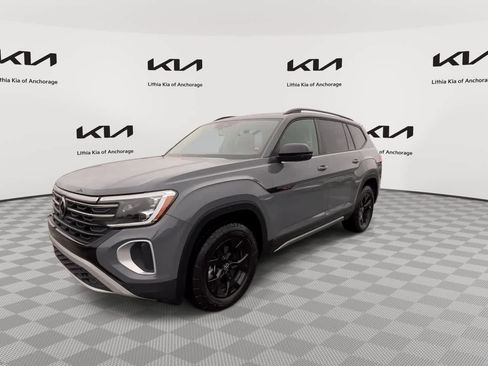 Used 2024 Volkswagen Atlas Peak Edition SEL AWD/4WD image 4