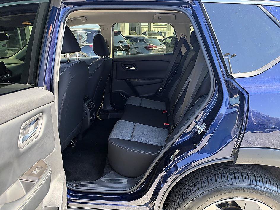 Certified 2025 Nissan Rogue SV AWD/4WD image 15