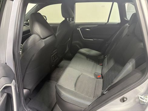 Used 2024 Toyota RAV4 SE w/ Convenience Package AWD/4WD image 17