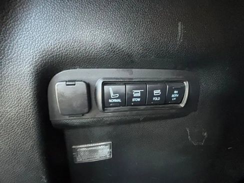 Used 2017 Ford Explorer Limited image 22
