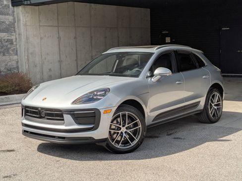 New 2026 Porsche Macan AWD/4WD image 1