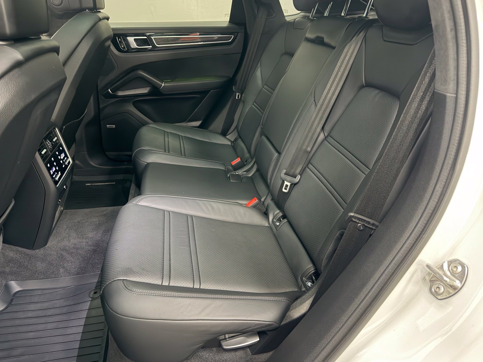 Used 2021 Porsche Cayenne GTS AWD/4WD image 42